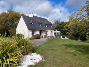 Breton cottage in a quiet location with fireplace, Plouenan